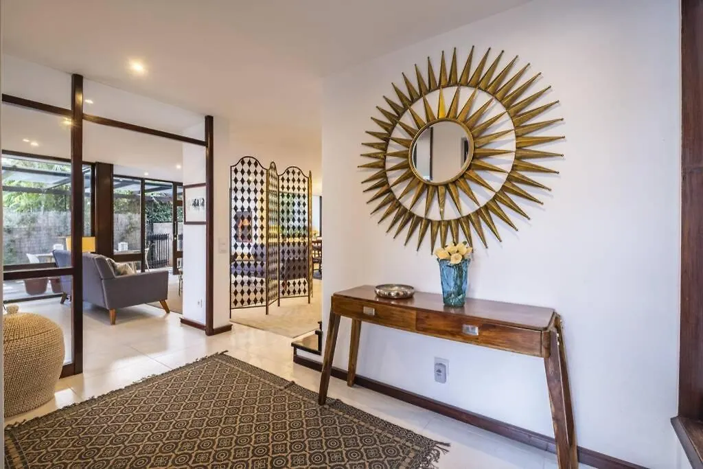빌라 Charming Villa, Spacious, Beautiful Views! 푼샬