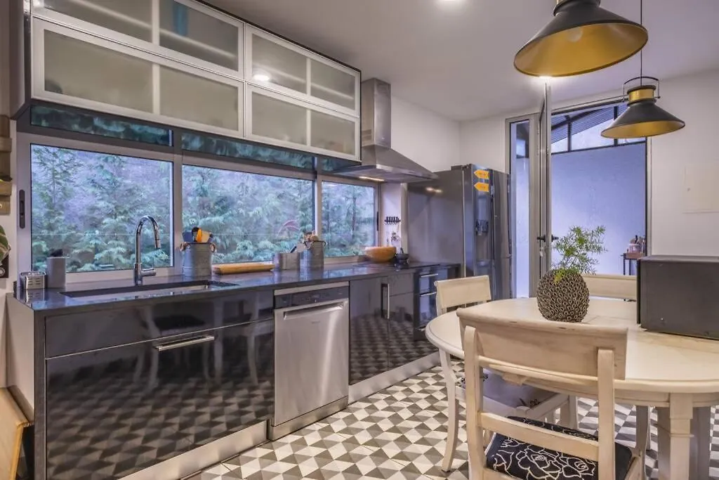 Charming Villa, Spacious, Beautiful Views! 푼샬 0*,  포르투갈