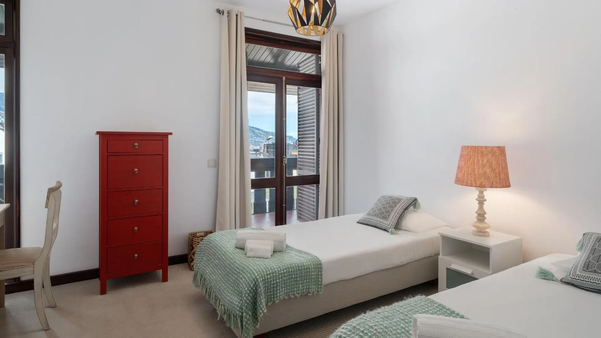 Charming Villa, Spacious, Beautiful Views! 푼샬